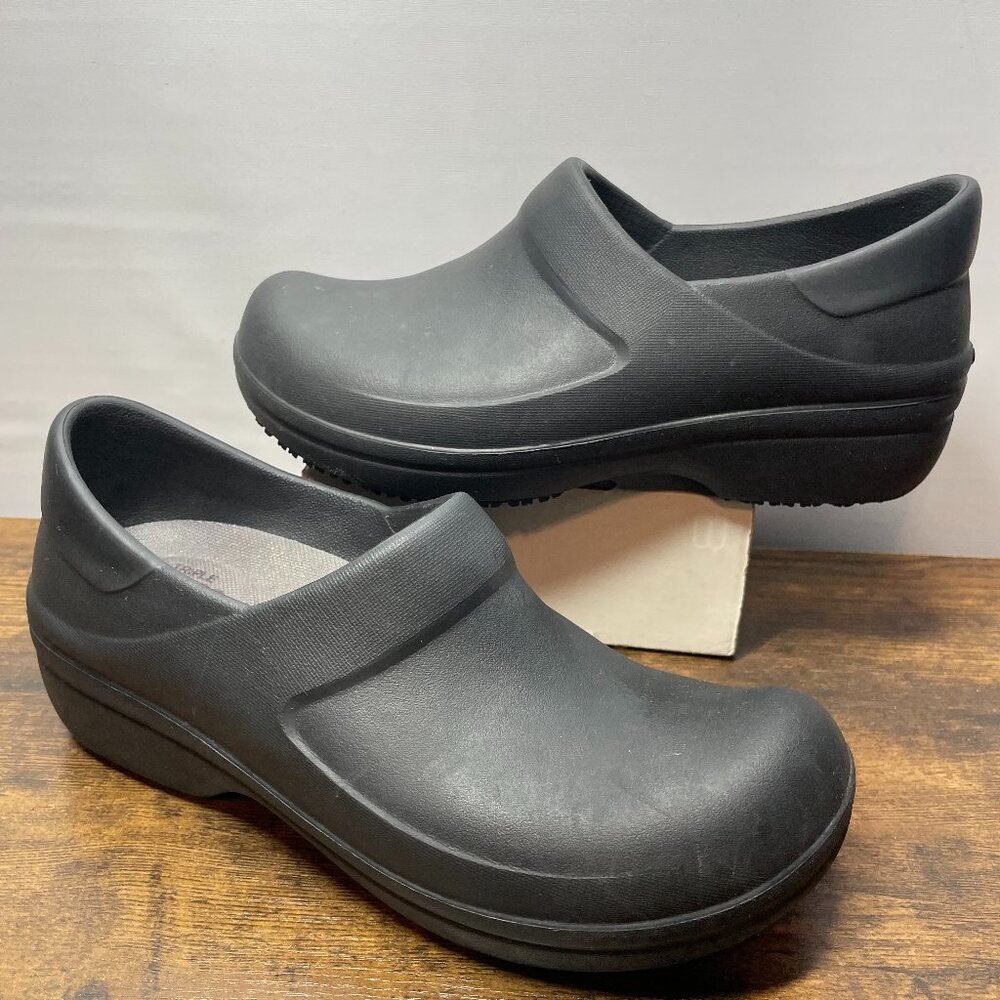 Crocs Womens Slip Resistant Shoes Size 6 Neria Pro Clogs Work Shoes